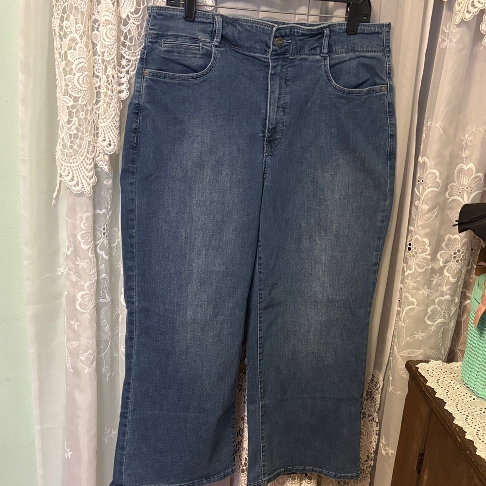 NYDJ (Not Your Daughter's Jeans) High-rise Wide Leg Capri Jeans Sz 16L